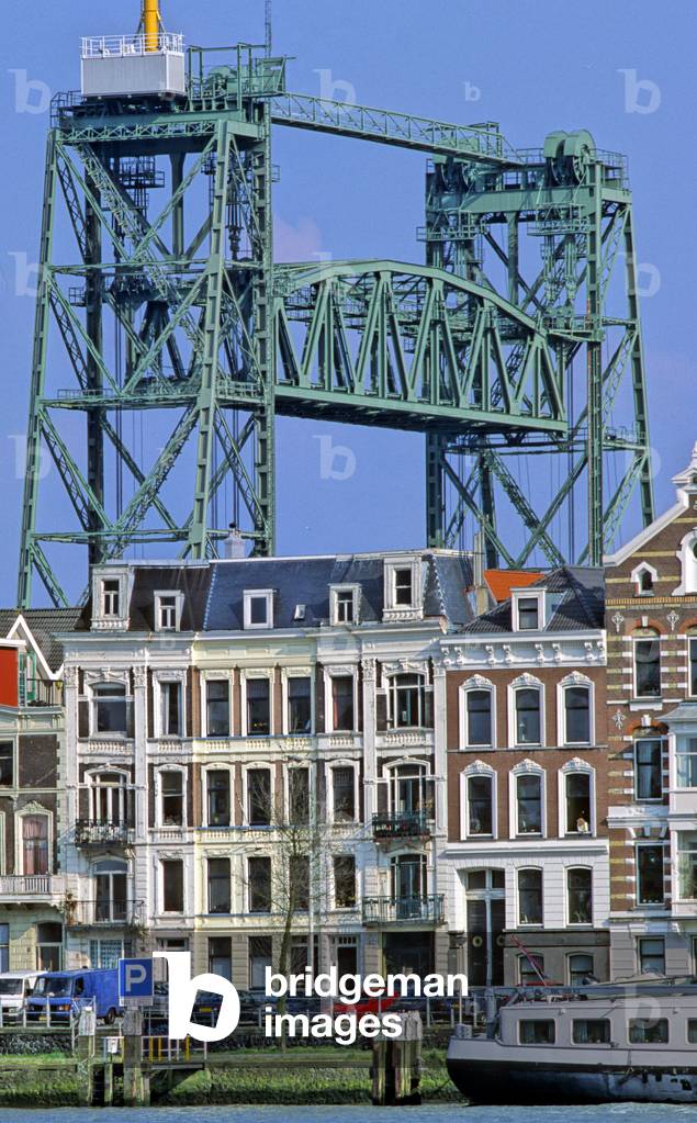 The port of Rotterdam, Netherlands (Netherlands) is the first European port and is located at the mouth of the Meuse and the Rhine.