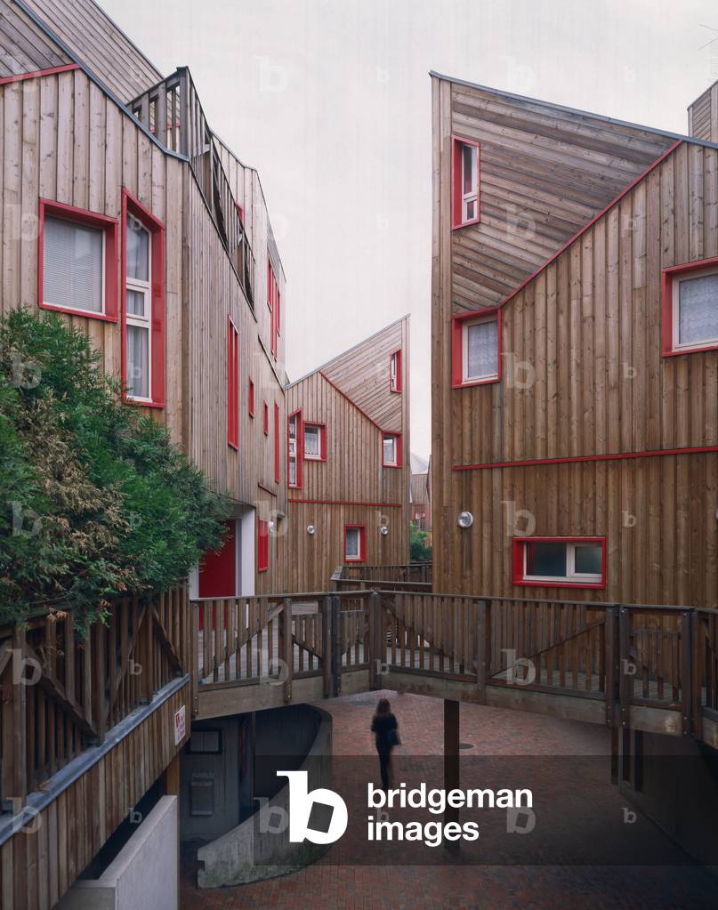Accommodation and artists' workshops, La piece Pointueau, rue Pierre Semard au Blanc Mesnil (Seine Saint Denis). Realisation 1992, architect Iwona Buczkowska.