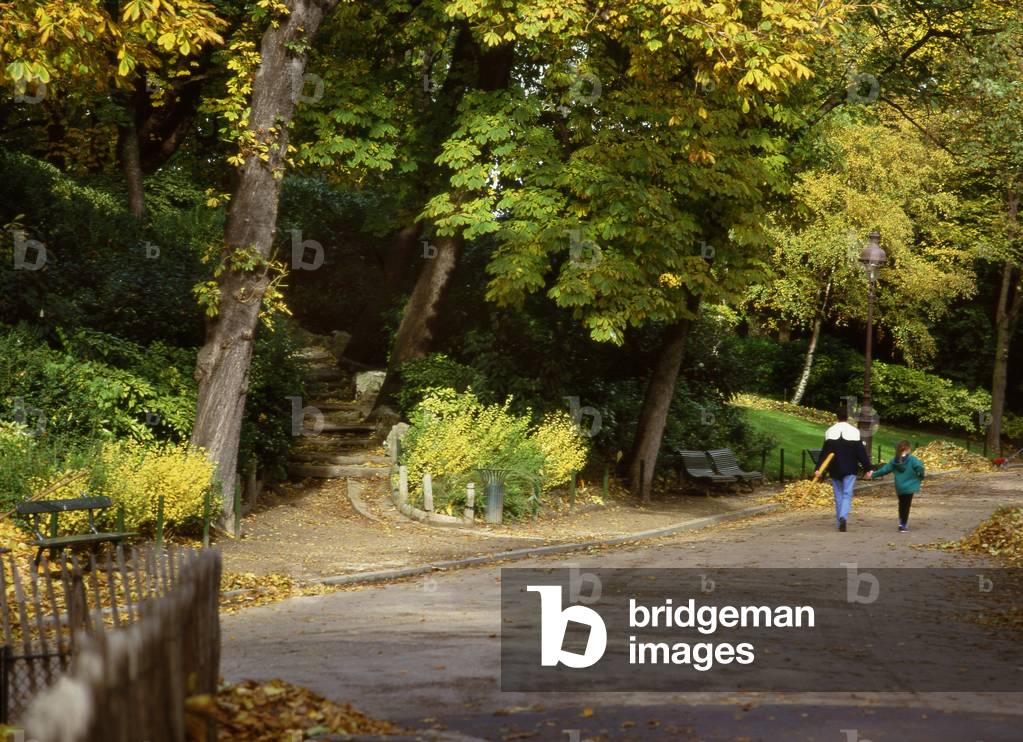 The Parc des Buttes-Chaumont in Paris, 75019. Wanted by Napoleon III to offer the working classes green lungs, it was brought to ancient gypsum quarries, which explains its topography. Adolphe Alphand, grand authorizer of Parisian parks with Darcel, drew up the plan of the park. And it was landscape artist Pierre-Barillet Deschamps who planted the park from 1866. Gabriel Davioud built the restaurant, the guard house and the brewery.