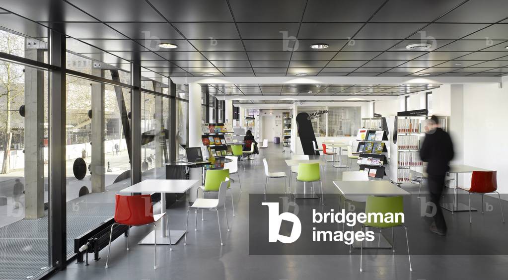 L'espace jeunes 4bis à Rennes, Esplanade du General de Gaulle. Architecture by Yves-Marie Maurer, 2007. Photography 15/12/2007