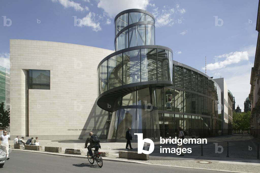 Extension of the historic museum of the city of Berlin (Germany). Architect Ieoh Ming Pei, 2001-2003. Photography 2003.