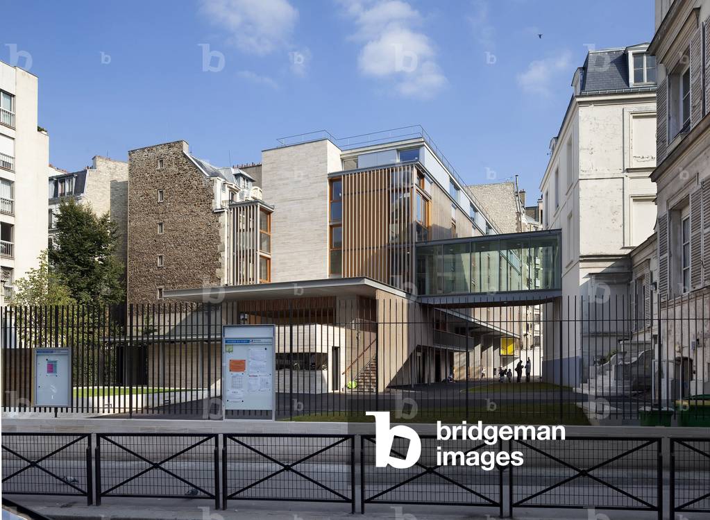 School Elementaire HQE, Rue Lafontaine, Paris 16th. Architects Jean and Aline Harari and Yannick Issaly, 2009. Photo: 01/09/09.