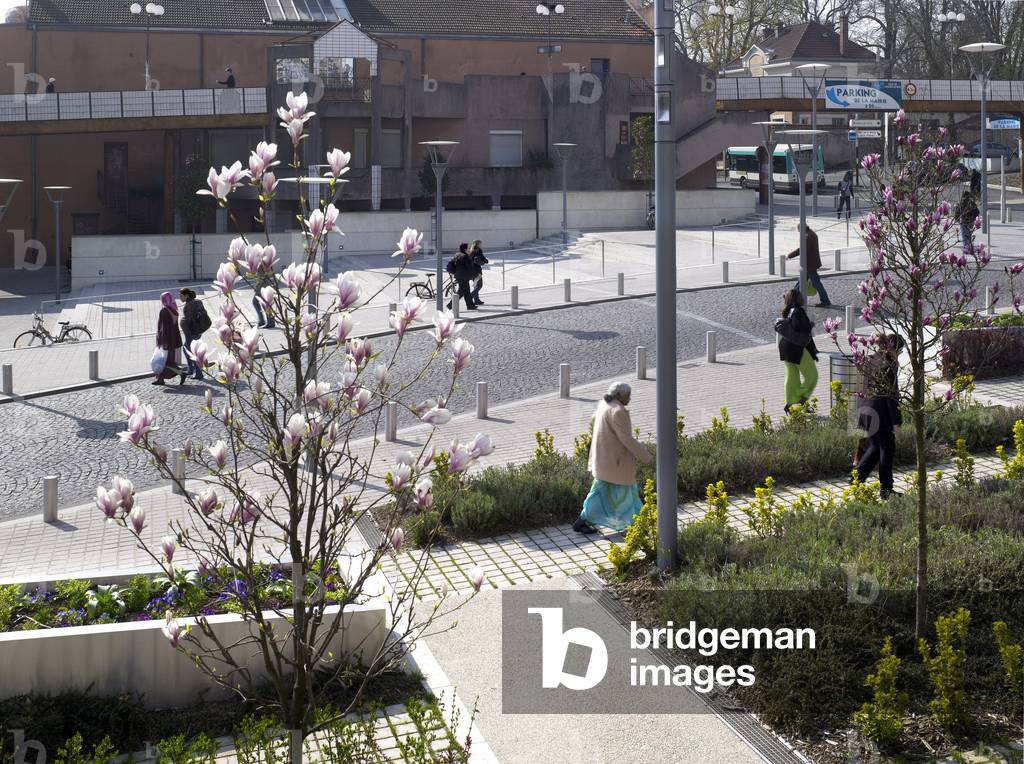 The restoration of urban spaces hosting TVM/RER exchanges in Choisy le Roi (Val de Marne, Ile de France). architects Richez Associes, 2009. Photography 2009.