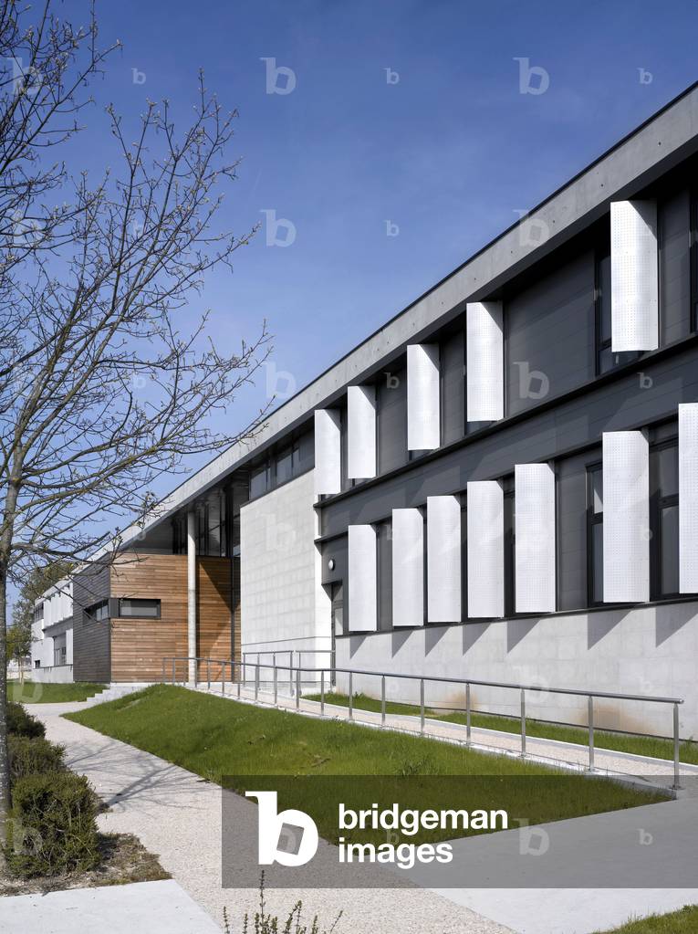 The University of Technology, Centre Pierre Guillaumat, in Compiegne (Oise). Architect ARVAL, 1996.