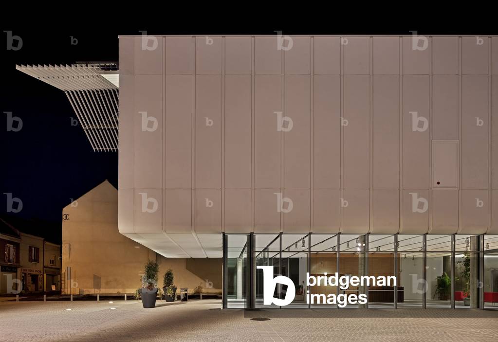 The media theque of Auneau en Eure et Loir, space Dagron. Architects Patrick Mauger, Antonio Belvedere, Leotorio Berellini, 2009.