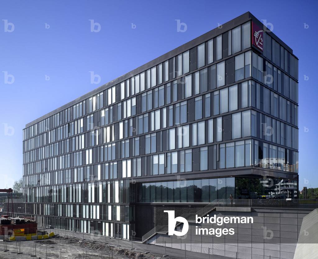 The headquarters of the Caisse d'Epargne, Avenue Willy Brandt, Euralille in Lille, Nord, Nord pas de Calais (Nord-Pas-de-Calais), France. Architecture by Michel Gutmann, Dusapin and Leclercq Architectes, 2008. Photography 15/07/2008