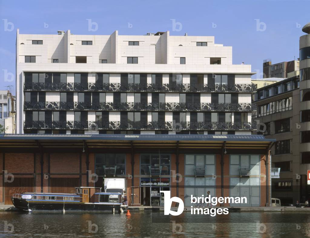 Accommodation in Paris, Bassin de la Villette, Paris 75019. Realisation 1995, architect Dominique Perrault.