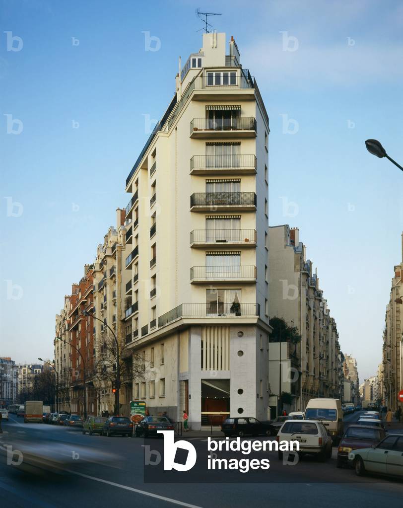 Corner building, Boulevard Suchet, Paris 16th arrondissement.