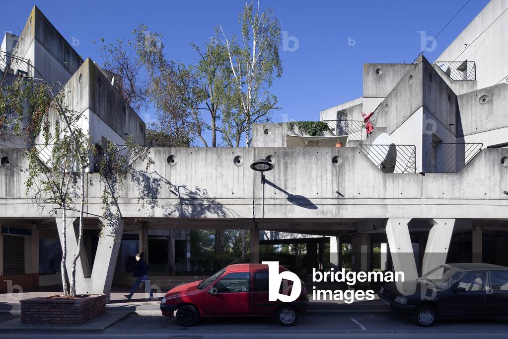 The town of Villetaneuse in the Seine Saint Denis. The iconography comes from the book “” Mille Billion de milieu”” by Claro (text) and Michel Denance (photographs) published by Le Bec in 2010.