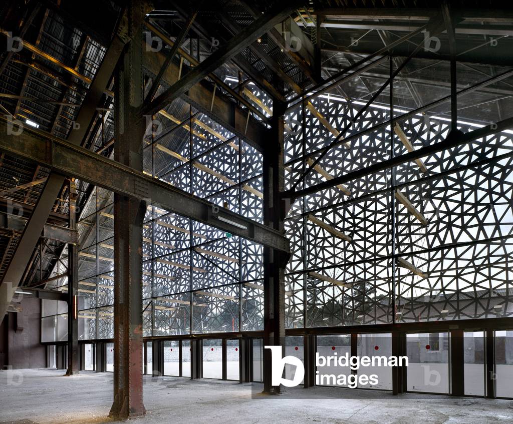 La Grande Halle, rehabilitation of a boilermaker SNCF in Arles (Bouches du Rhone). Architects Alain Moatti and Henri Riviere, 2007.