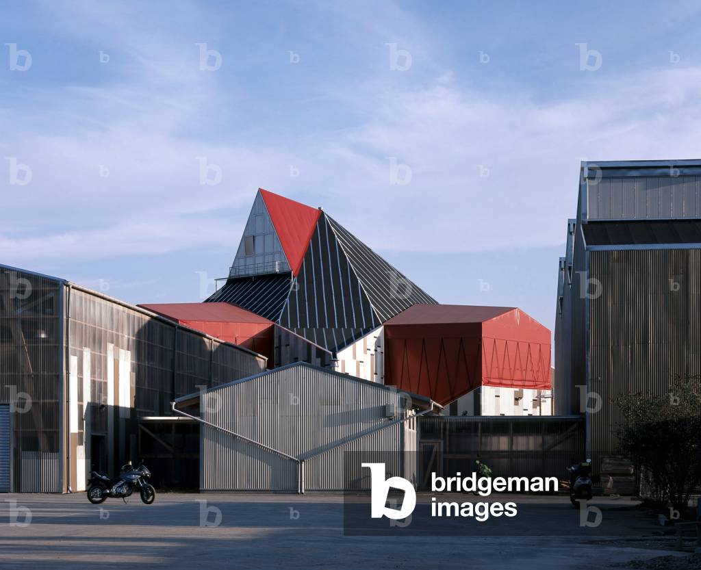 The Academy Fratellini in Saint-Denis, Seine Saint Denis (Seine-Saint-Denis), Ile de France (Ile-De-France). Architecture by Patrick Bouchain and Loic Julienne, 2003. Photography 2003