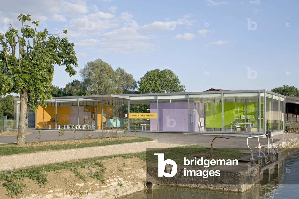 Institut du Canal de Bourgogne in Pouilly en Auxois (Cote d'Or). Architects Shigeru Ban and Jean de Gastines. Photography 06/06/05.