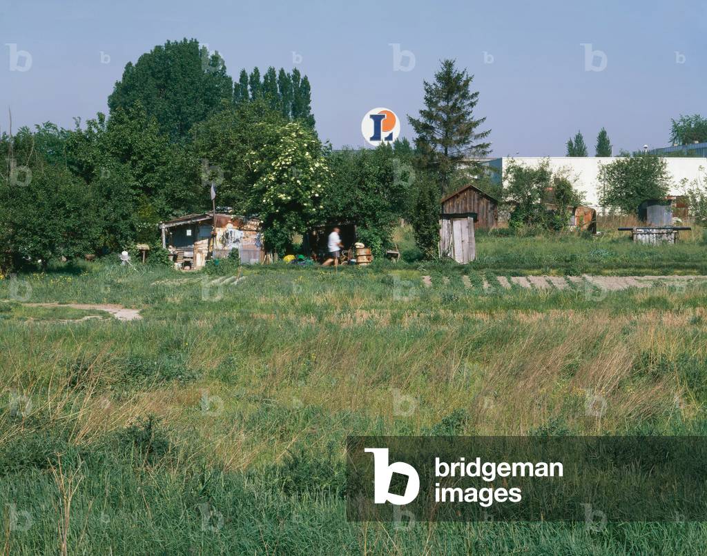 Vegetable garden in peri urban area and activity area in Persian (Val d'Oise).