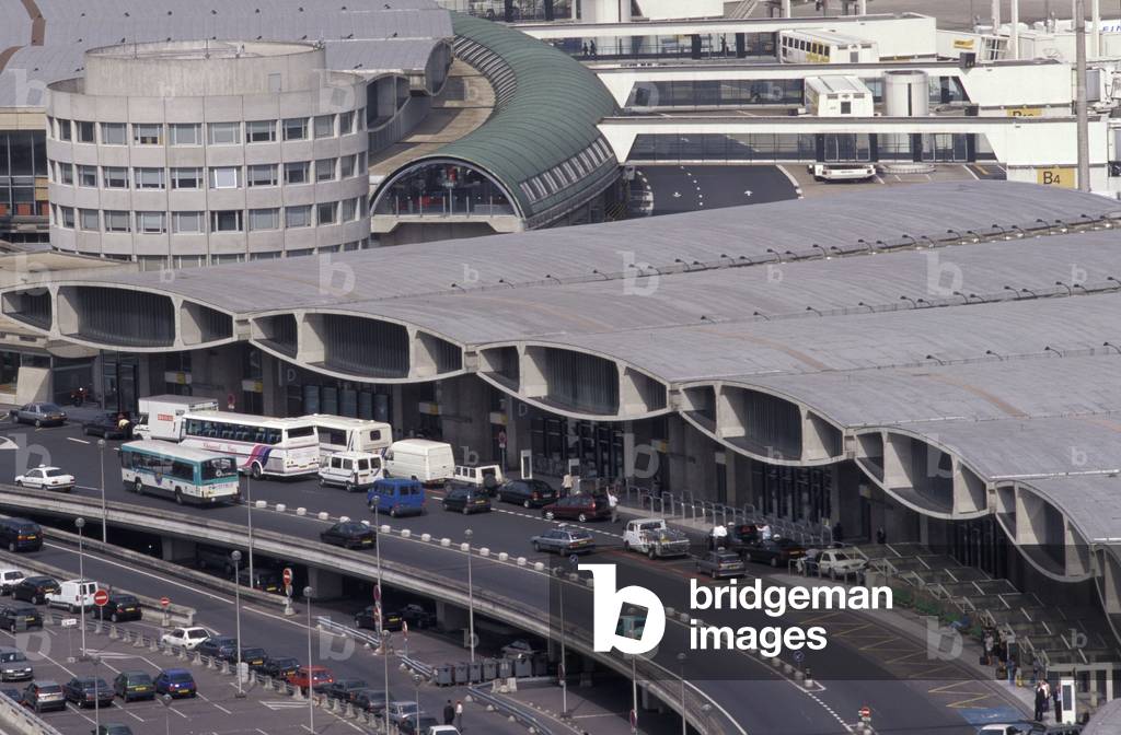 Airport Roissy Charles de Gaulle, Terminal 2 F in Roissy, Val d'Oise, France. Architecture by Paul Andreu, 1998. Photography 1998