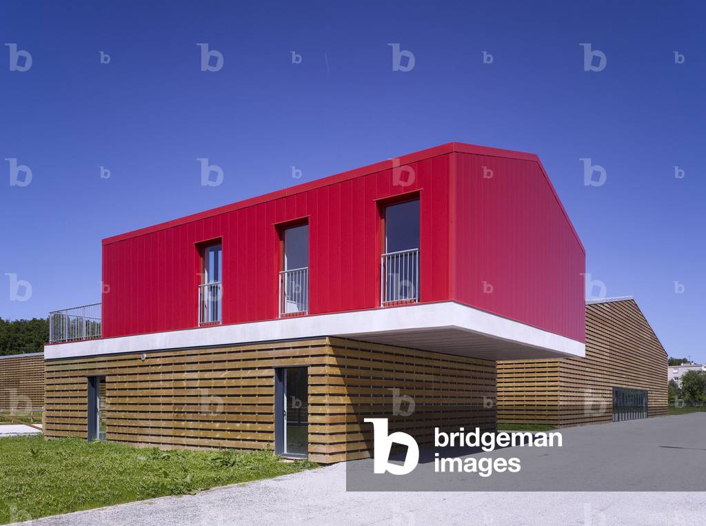 The equestrian center on the Croix-Bonnet ZAC in Bois d'Arcy in Yvelines, Ile de France (Ile-De-France), France. Architecture 2009 of B+C Architects (Giovanni Bellaviti and Dino Constantin Coursaris). Photography 01/06/09