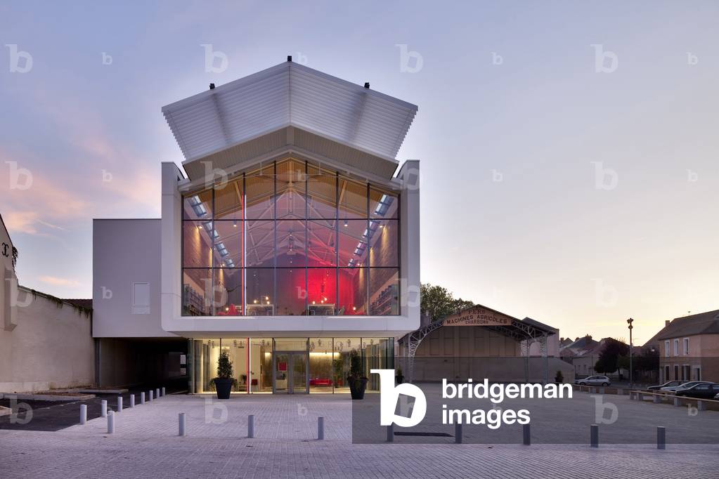 The media theque of Auneau en Eure et Loir, space Dagron. Architects Patrick Mauger, Antonio Belvedere, Leotorio Berellini, 2009.