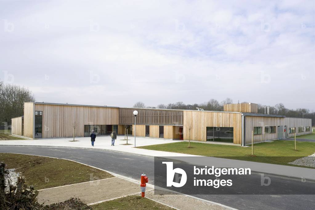 The school of Hallue in Saint-Gratien (Somme). Architects Nathalie Hebert and Pierre Louis Fossard, 2006.