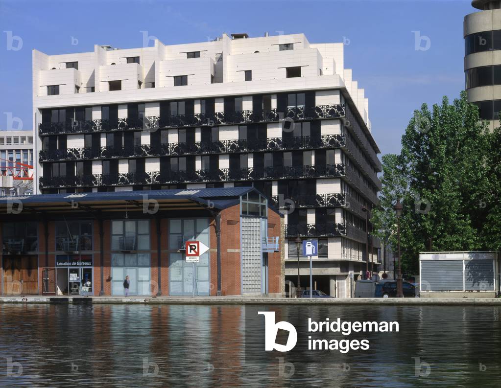 Accommodation in Paris, Bassin de la Villette, Paris 75019. Realisation 1995, architect Dominique Perrault.