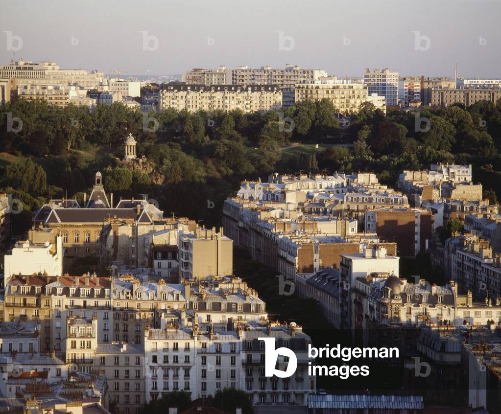 Right-of-way of the Parc des Buttes Chaumont, from rue Duvergier in Paris 19th.