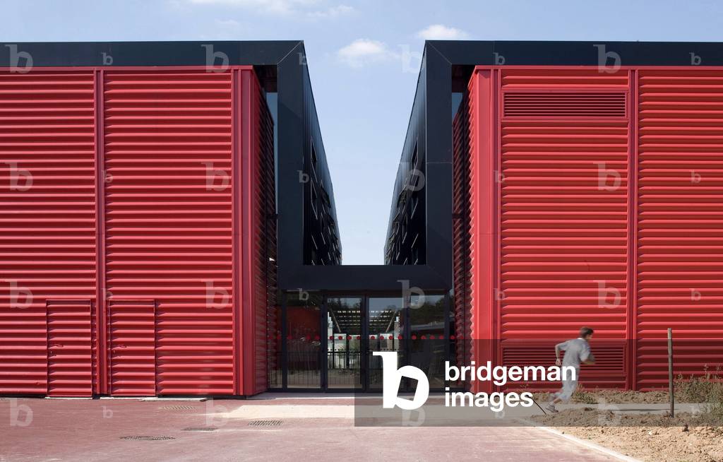 The Palais des Sports de Tremblais-en-France (Tremblais in France), Seine-Saint-Denis (Seine Saint Denis), Ile de France (Ile-de-France). Architecture of B+C architects, 2005. Photography 15/06/05