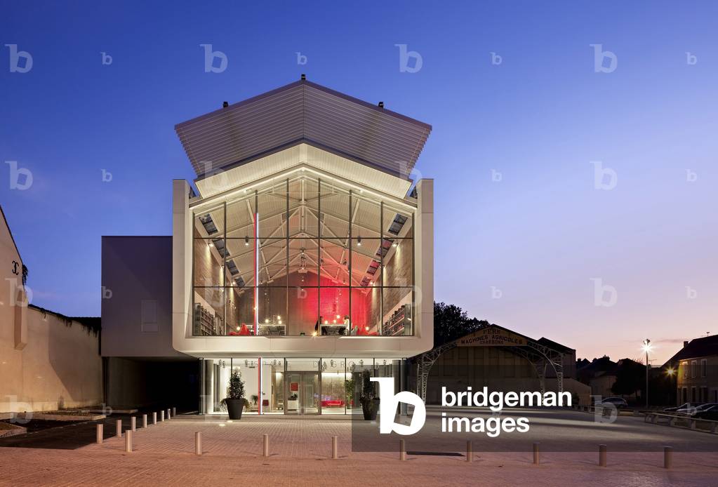 The media theque of Auneau en Eure et Loir, space Dagron. Architects Patrick Mauger, Antonio Belvedere, Leotorio Berellini, 2009.