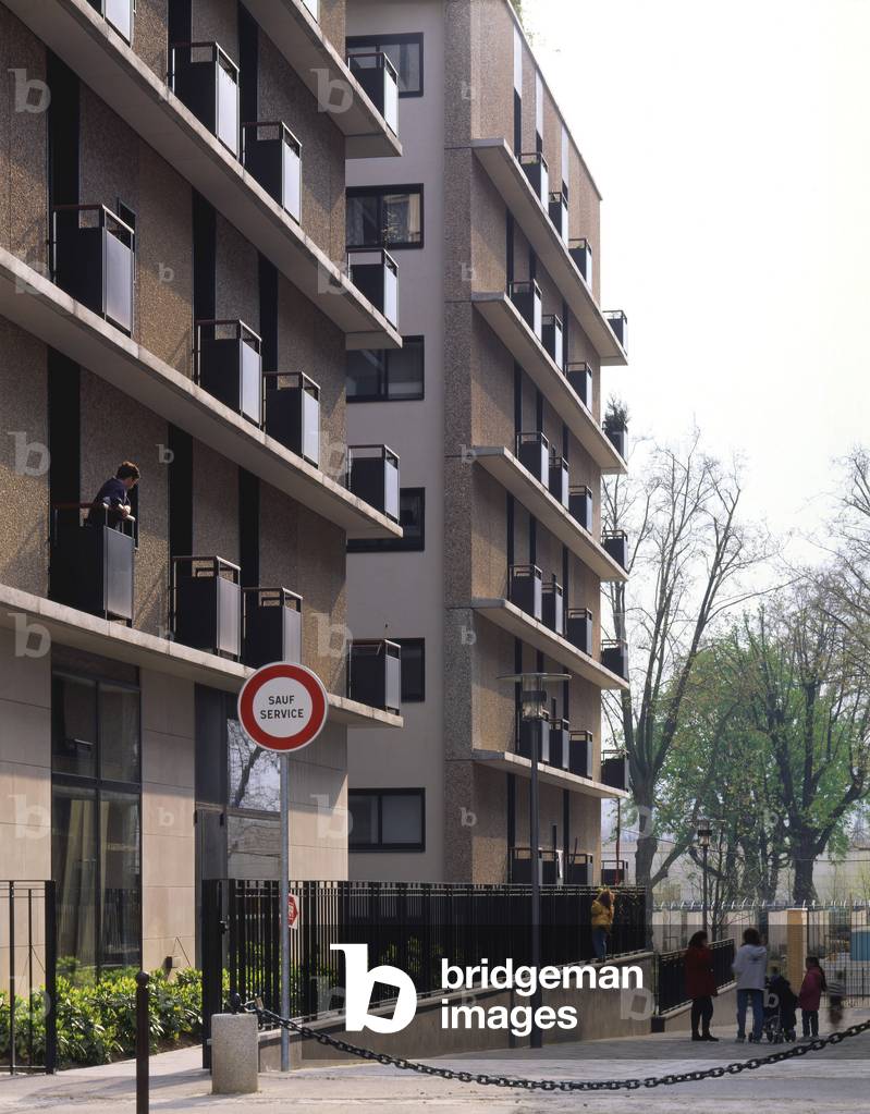 Parisian residential building in the ZAC Bercy, Paris 12th arrondissement. Architect Yves Lion. Photography 1995.