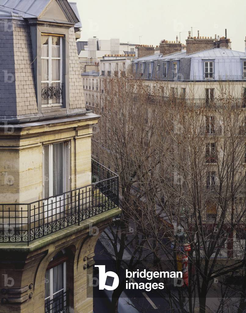 Corner building, rue Simon Bolivar, Paris 19th.