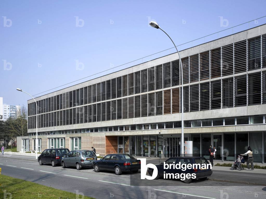 Le Pole social du Blosne in Rennes, Ille-et-Vilaine (lle and Vilaine), Brittany, France. Architecture by Jean Philippe Pargade, 2007. Photography 2007.