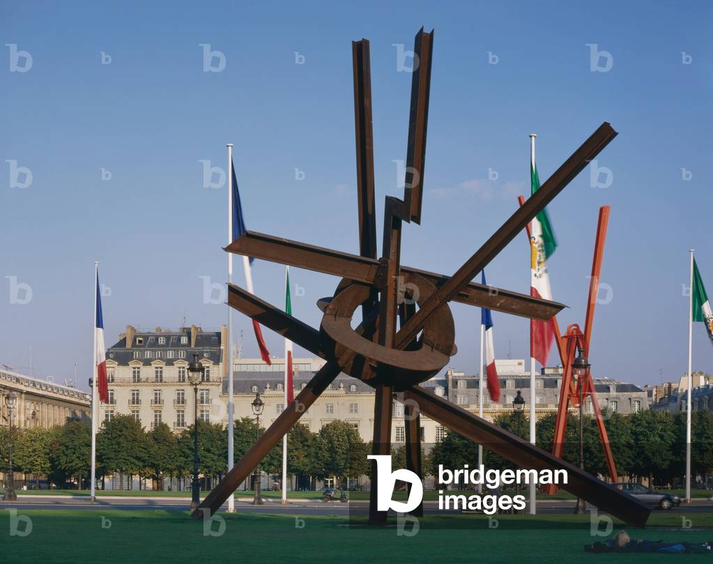 Galilee sculpture by Mark Du Suvero, on the esplanade des Invalides in Paris 75007. Photography 1997.