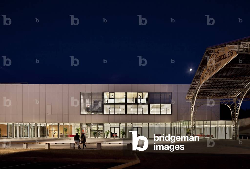 The media theque of Auneau en Eure et Loir, space Dagron. Architects Patrick Mauger, Antonio Belvedere, Leotorio Berellini, 2009.