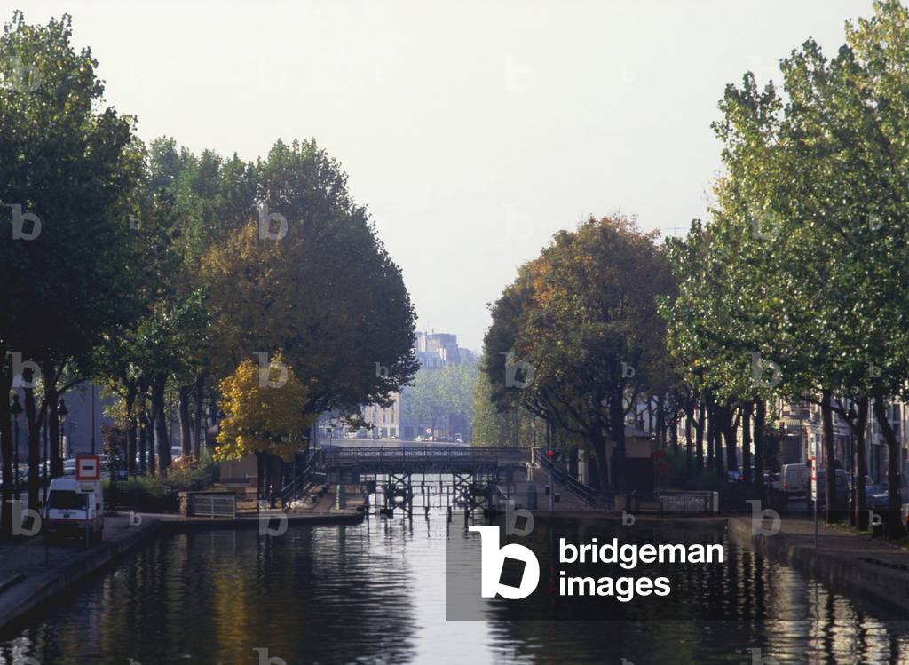 Canal Saint Martin lock in Paris 10th.