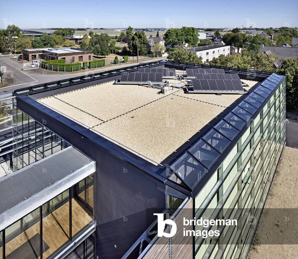 The extension of the “Meteo France Ouest” Centre, 27 rue Jules Valles, Saint Jacques de la Lande, Ille et Vilaine (Ille et Vilaine), Brittany. Architecture by Yves-Marie Maurer, 2009. Photography 1/9/2009.