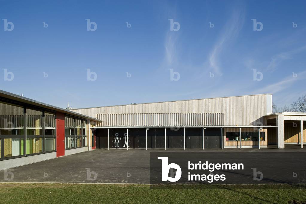The school of Hallue in Saint-Gratien (Somme). Architects Nathalie Hebert and Pierre Louis Fossard, 2006.