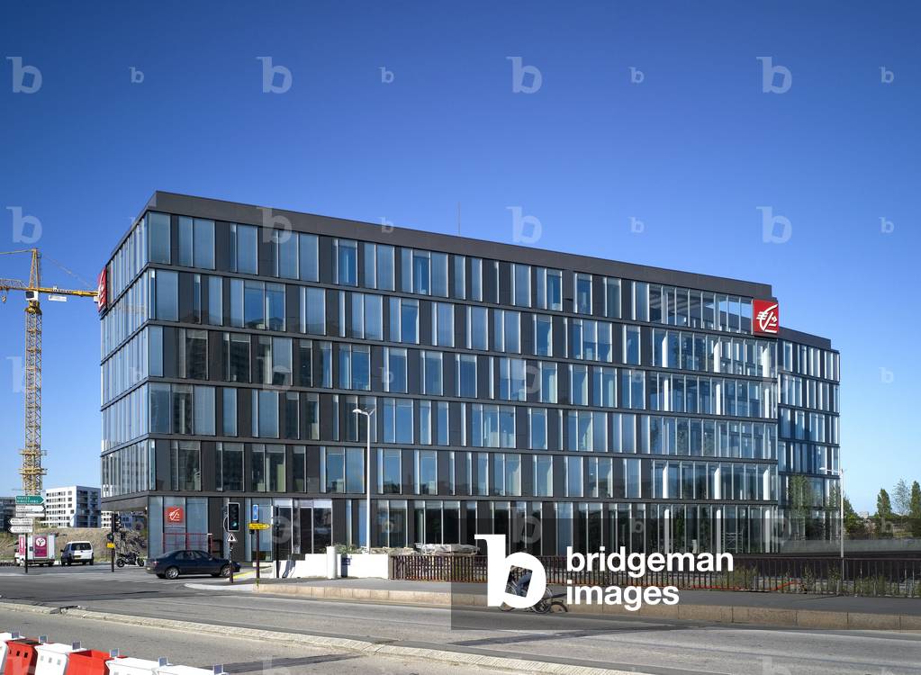 The headquarters of the Caisse d'Epargne, Avenue Willy Brandt, Euralille in Lille, Nord, Nord pas de Calais (Nord-Pas-de-Calais), France. Architecture by Michel Gutmann, Dusapin and Leclercq Architectes, 2008. Photography 15/07/2008