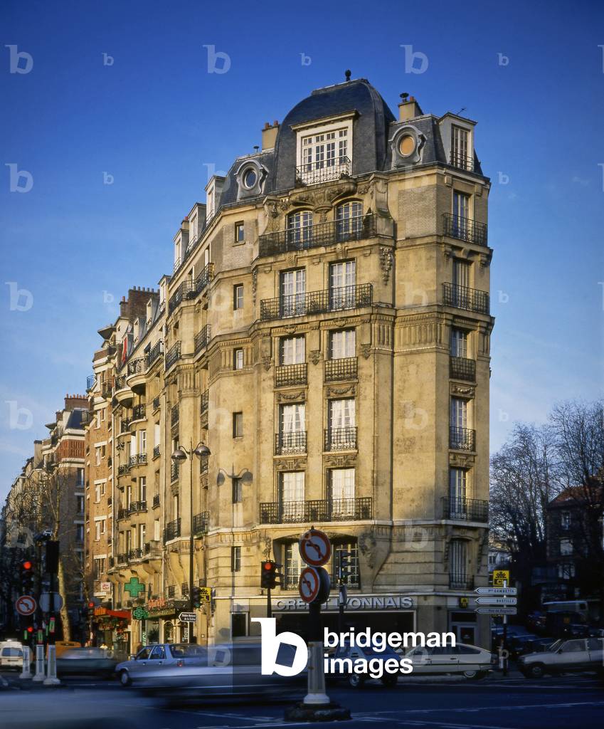 Corner building, Porte de Bagnolet in Paris 20th.