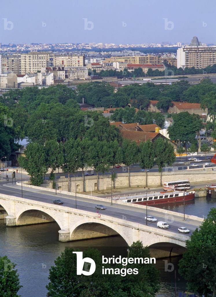 Pont sur la Seine in the 12th arrondissement of Paris.