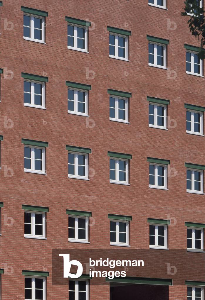 Facade d'immeuble d'habitation, Avenue Jean Jaures in Paris 75019. Architect Aldo Rossi, realisation 1991. Photography 1991.