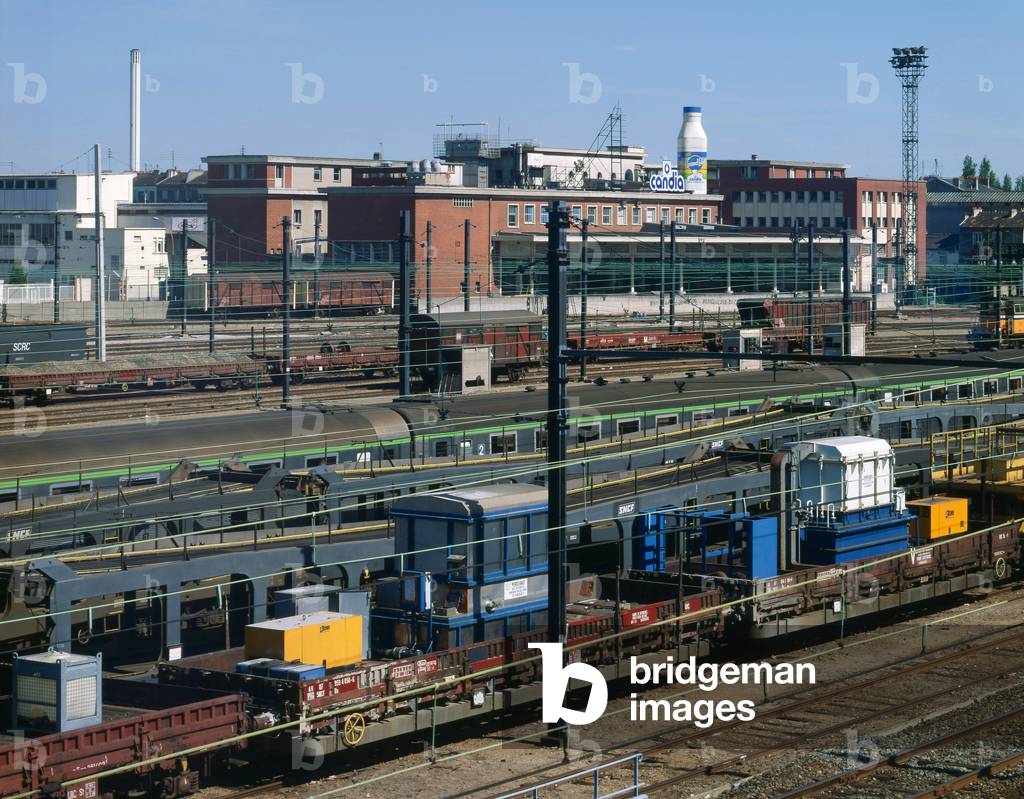 Railway right-of-way at Ivry sur Seine (Val de Marne).