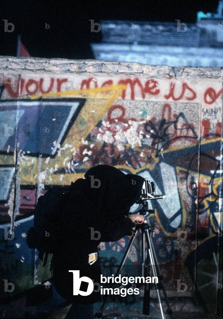 A photographer capturing moments during the Fall of the Berlin Wall, November, 1989 (photo)
