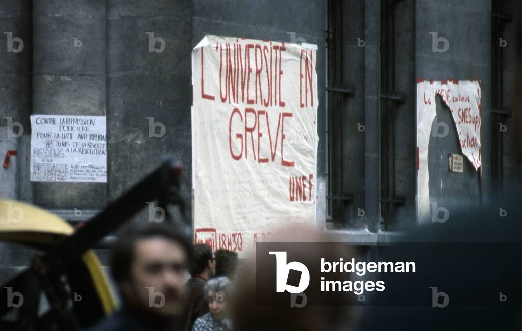 May 1968: walls paris le 8 mai 1968 (May 1968 events in France: french walls in Paris)