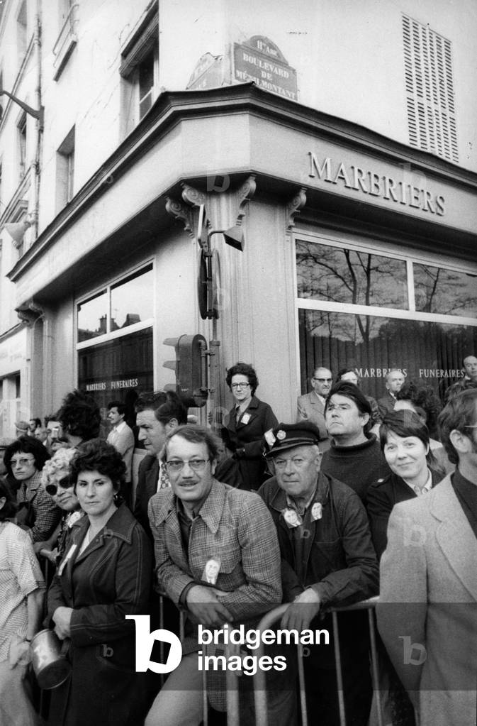 French communist activists gathered at Father Lachaise for the funeral of Jacques Duclos in 1975.