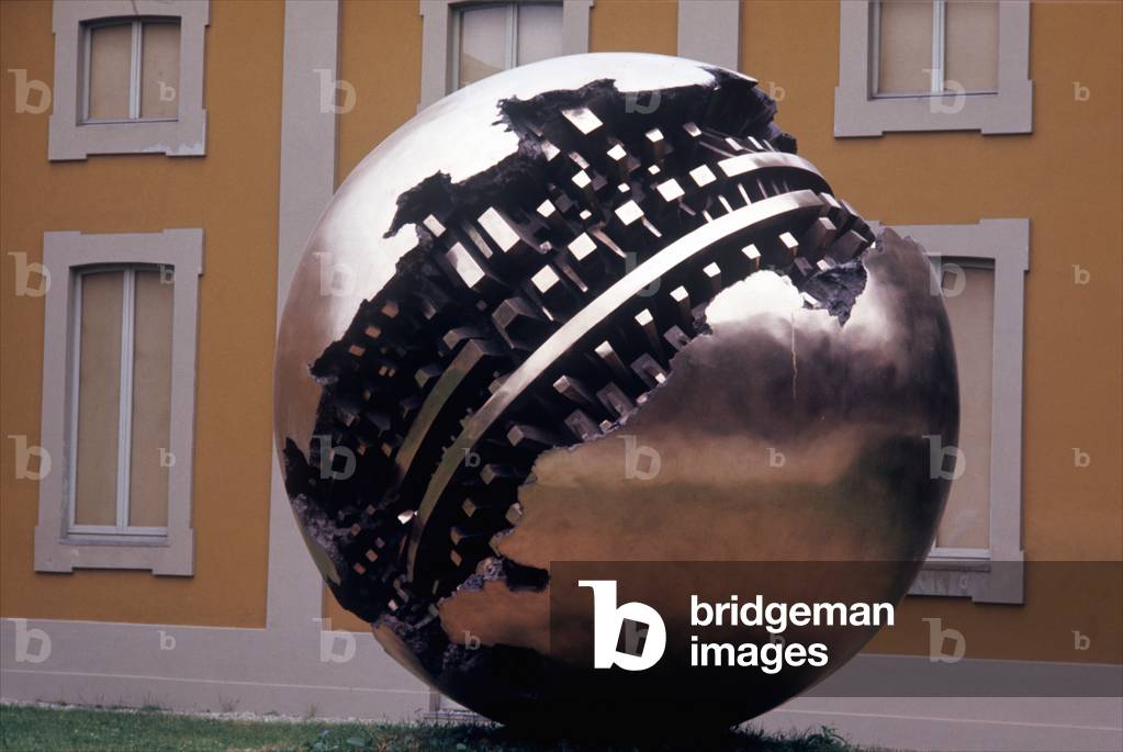 Big Sphere (Sfera grande), by Arnaldo Pomodoro, 1966 - 1967, 20th Century, bronze, 350 cm diameters
