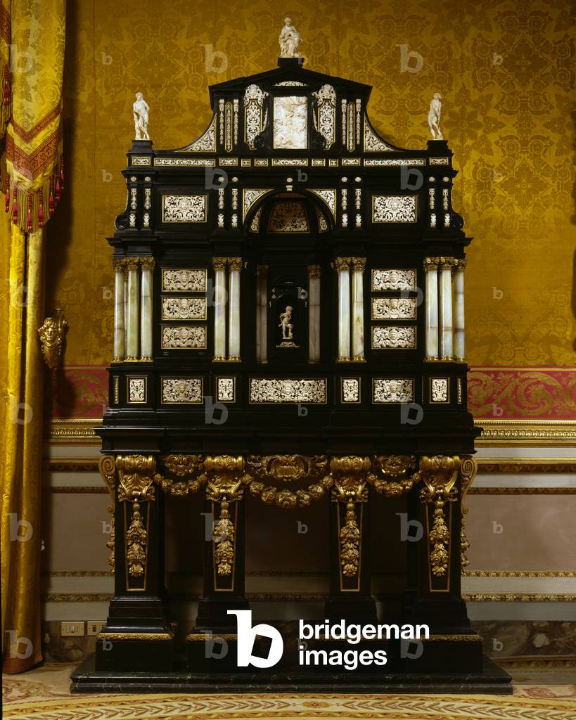 Cabinet, 1704