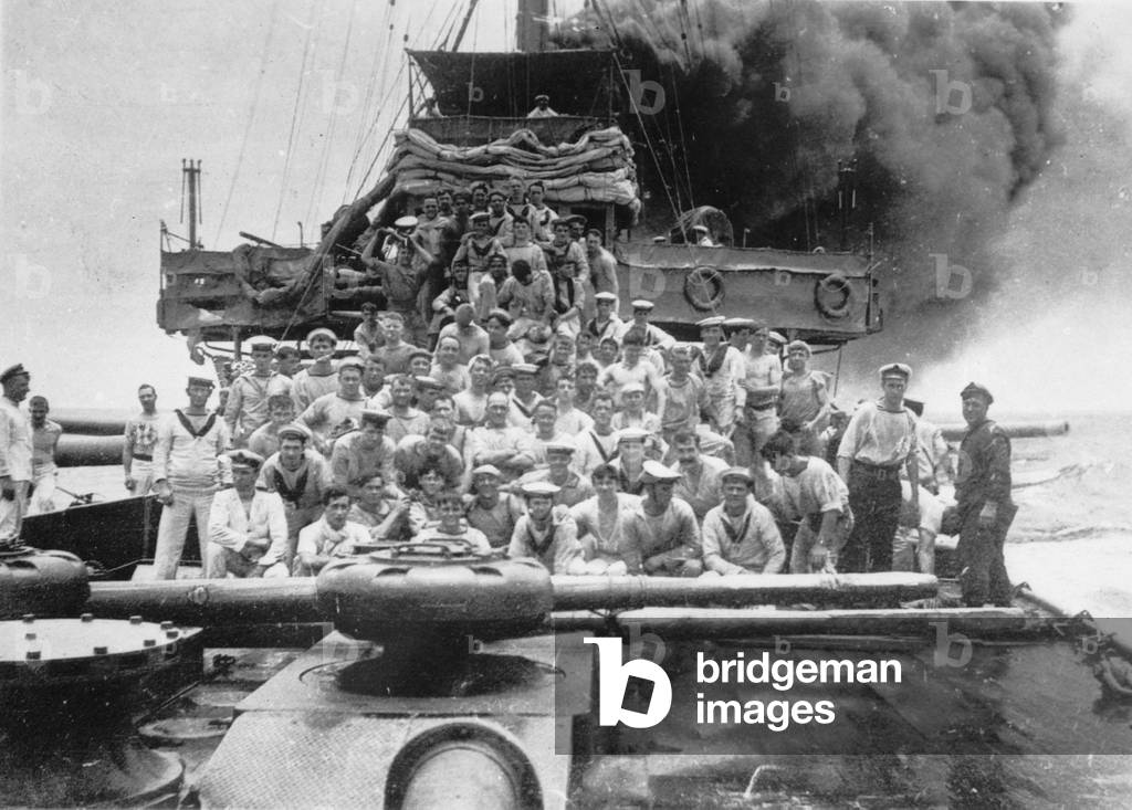 Group portrait of some unidentified members of the crew of HMAS Sydney, shown on the deck while their ship is chasing the collier Buresk near Cocos Island, 9 November 1914 (b/w photo)