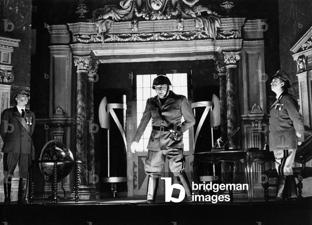 Ugo Tognazzi dressed up Benito Mussolini in his general headquarters