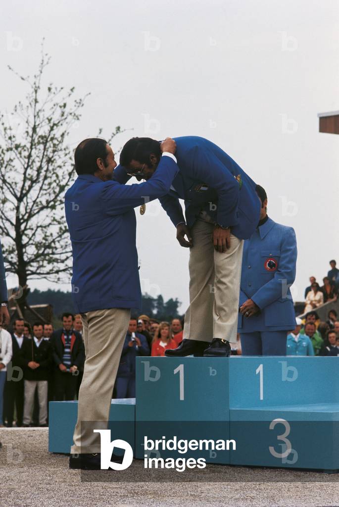 Angelo Scalzone receives the gold medal at the Olympic games