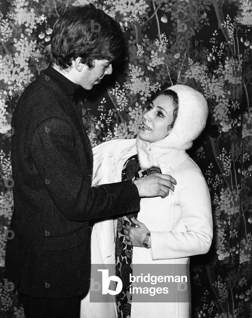 Valentina Cortese looking at Jackie Basehart