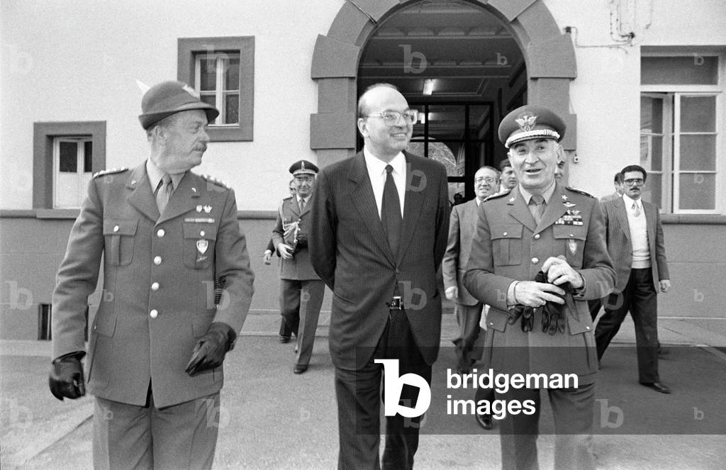Bettino Craxi with a general