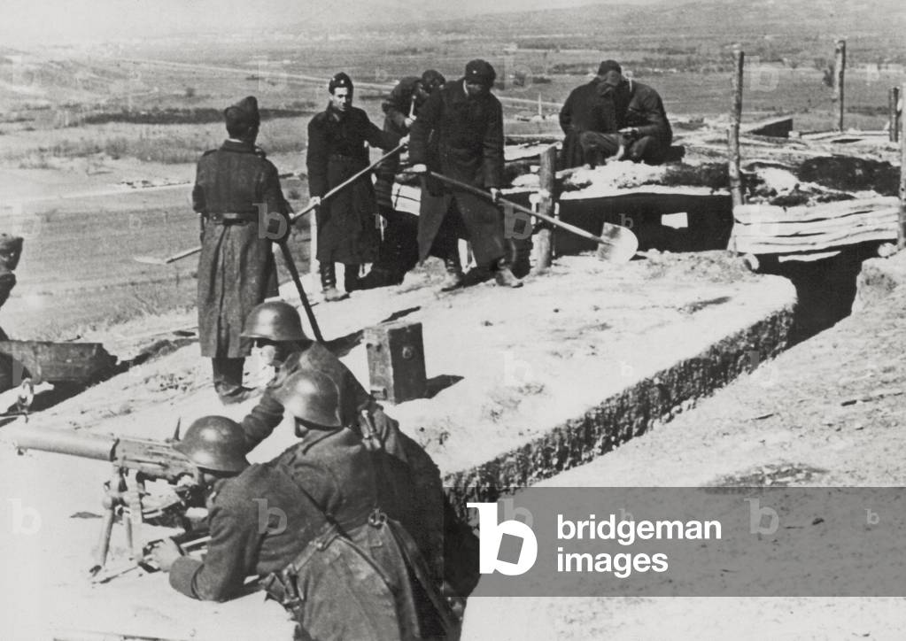 Bulgarian soldiers during strengthening operations