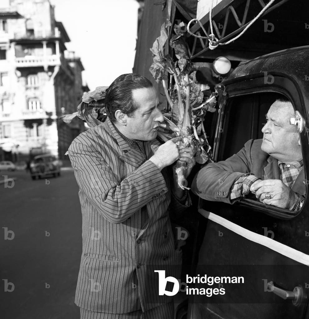 Memmo Carotenuto and Nando Bruno speaking in Everyone's in Love, Italy, 1958 (b/w photo)